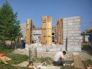 Заканчиваем строительство первого этажа дома в п.Маркова